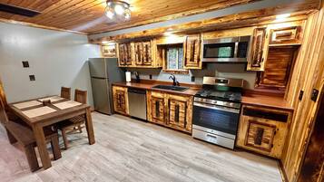 Cookware/dishes/utensils