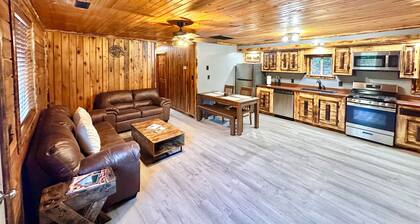 Cozy 2-bedroom, river access, near Smoke Hole, Seneca Rocks & Dolly Sods