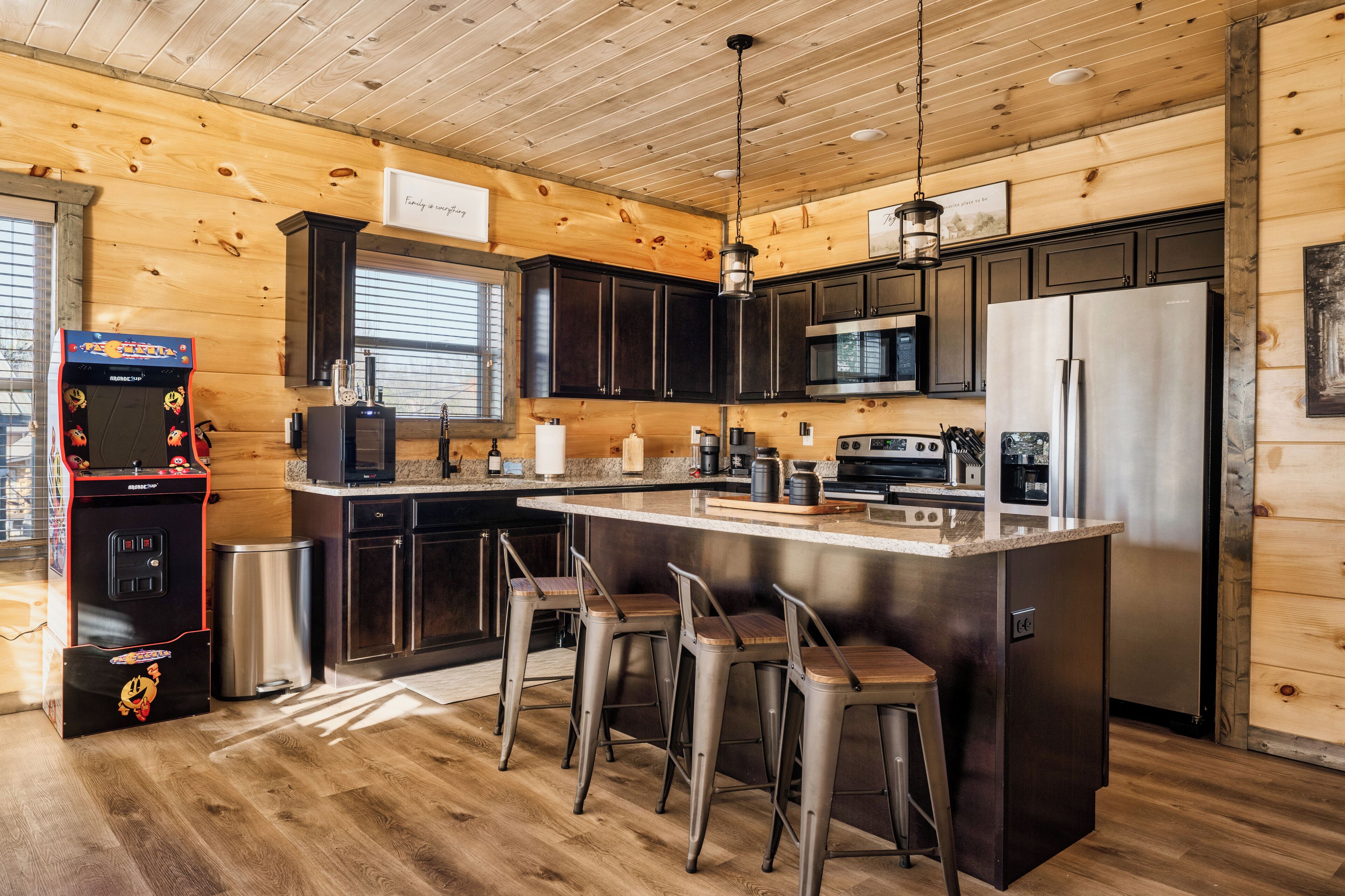 Geladeira, micro-ondas, fogão, cooktop