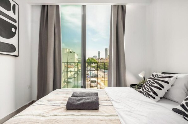 2 dormitorios, escritorio, wifi gratis y ropa de cama