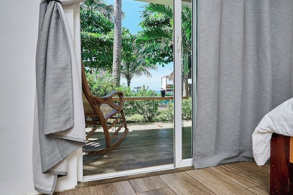 Deluxe Room, Sea View | Blackout drapes, free WiFi, bed sheets