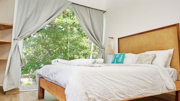 Kamar Double Standar (A) | Tirai kedap cahaya, Wi-Fi gratis, dan seprai linen