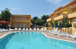 Outdoor pool - Wind, sun and sea breeze await you (Badesi)