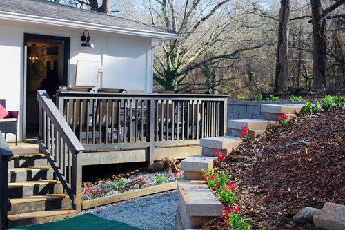 LoveJones Bungalow-Luxury decor, Large deck & backyard, Office, 2 fireplaces