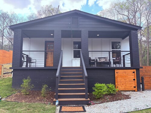 LoveJones Bungalow-Luxury decor, Large deck & backyard, Office, 2 fireplaces