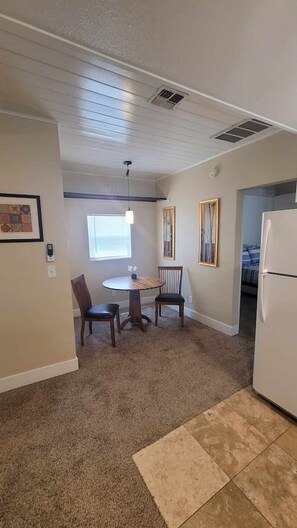 Interior - Cozy Cottage Downtown Paso Robles.  Centrally located. (Paso Robles)