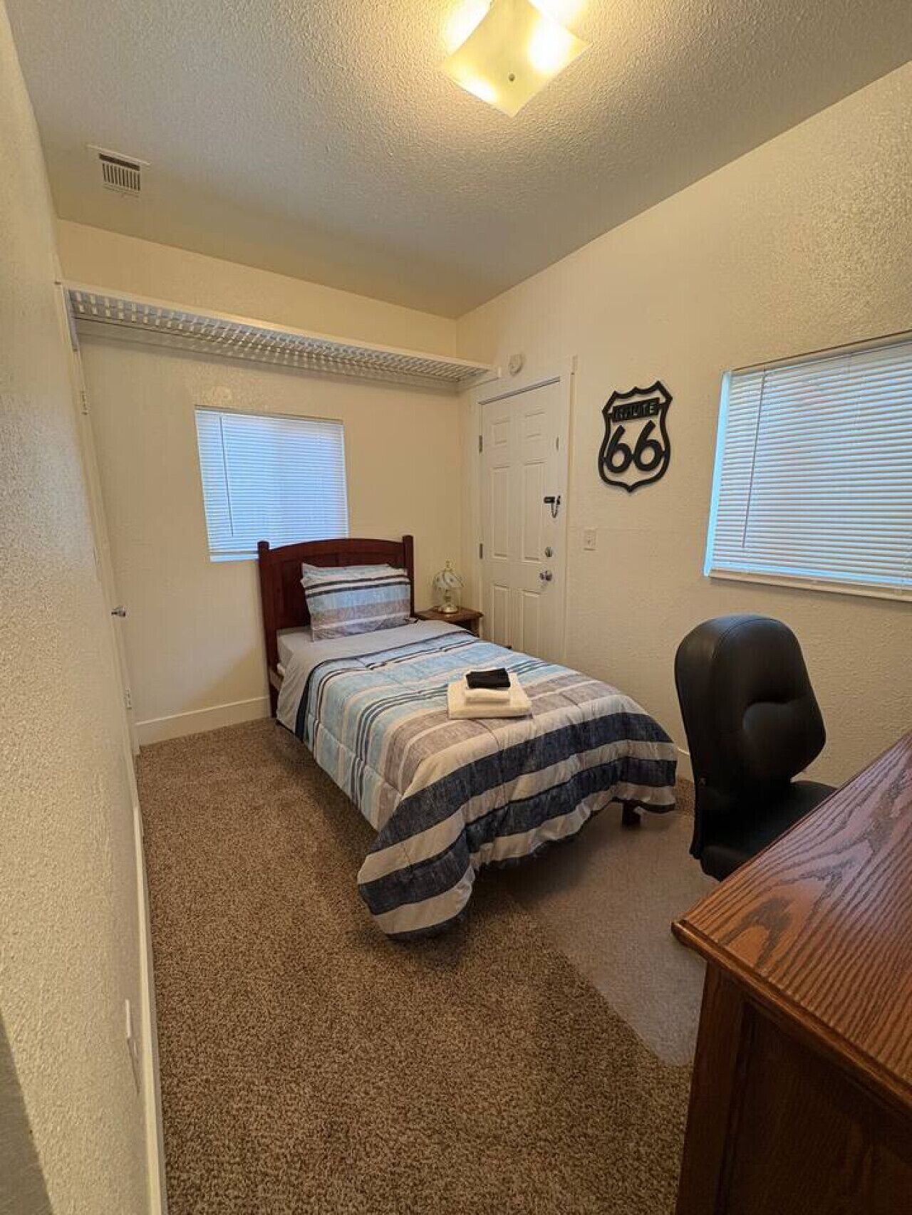 Desk, iron/ironing board, WiFi, bed sheets