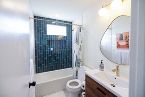 Shower, hair dryer, towels, soap - Luxury 4-bedroom Oasis with Pool, Hot Tub and Game Room (Cedar Park)