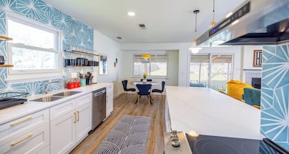 Luxury 4-bedroom Oasis with Pool, Hot Tub and Game Room