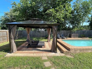 Outdoor pool - Luxury 4-bedroom Oasis with Pool, Hot Tub and Game Room (Cedar Park)