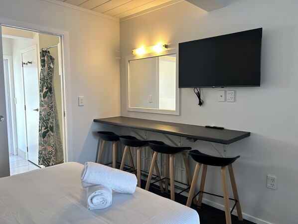 Family Apartment, 2 Bedrooms | Laptop workspace, iron/ironing board, free WiFi, bed sheets - Midway Motel Rotorua (Rotorua)