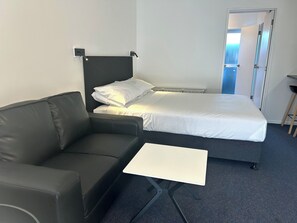 华丽开间 | 办公桌、笔记本电脑工作区、熨斗/熨板、免费 WiFi