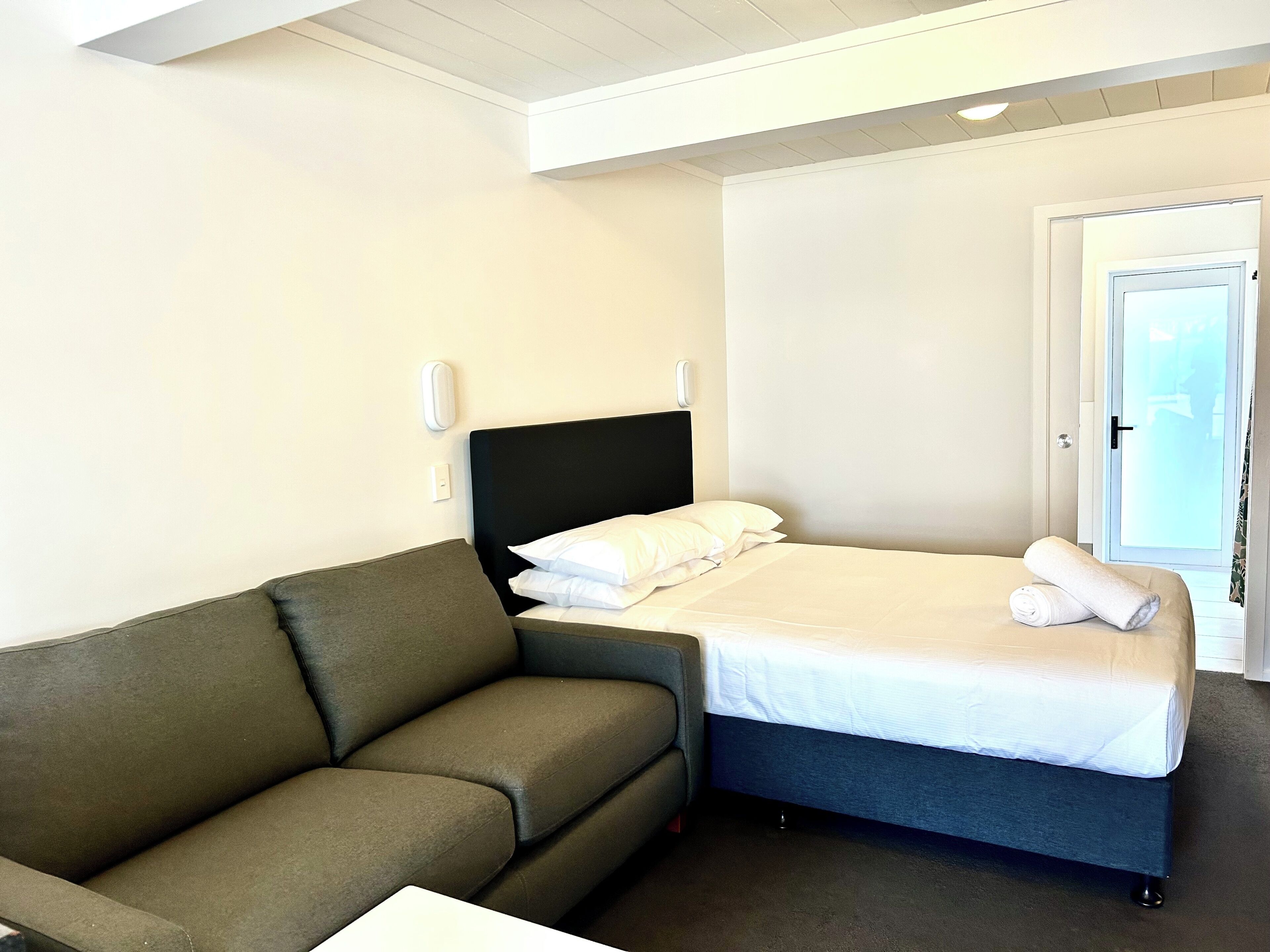 Family Apartment, 2 Bedrooms | Laptop workspace, iron/ironing board, free WiFi, bed sheets