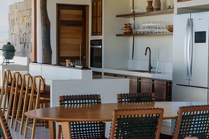 Basic Chalet | Dining