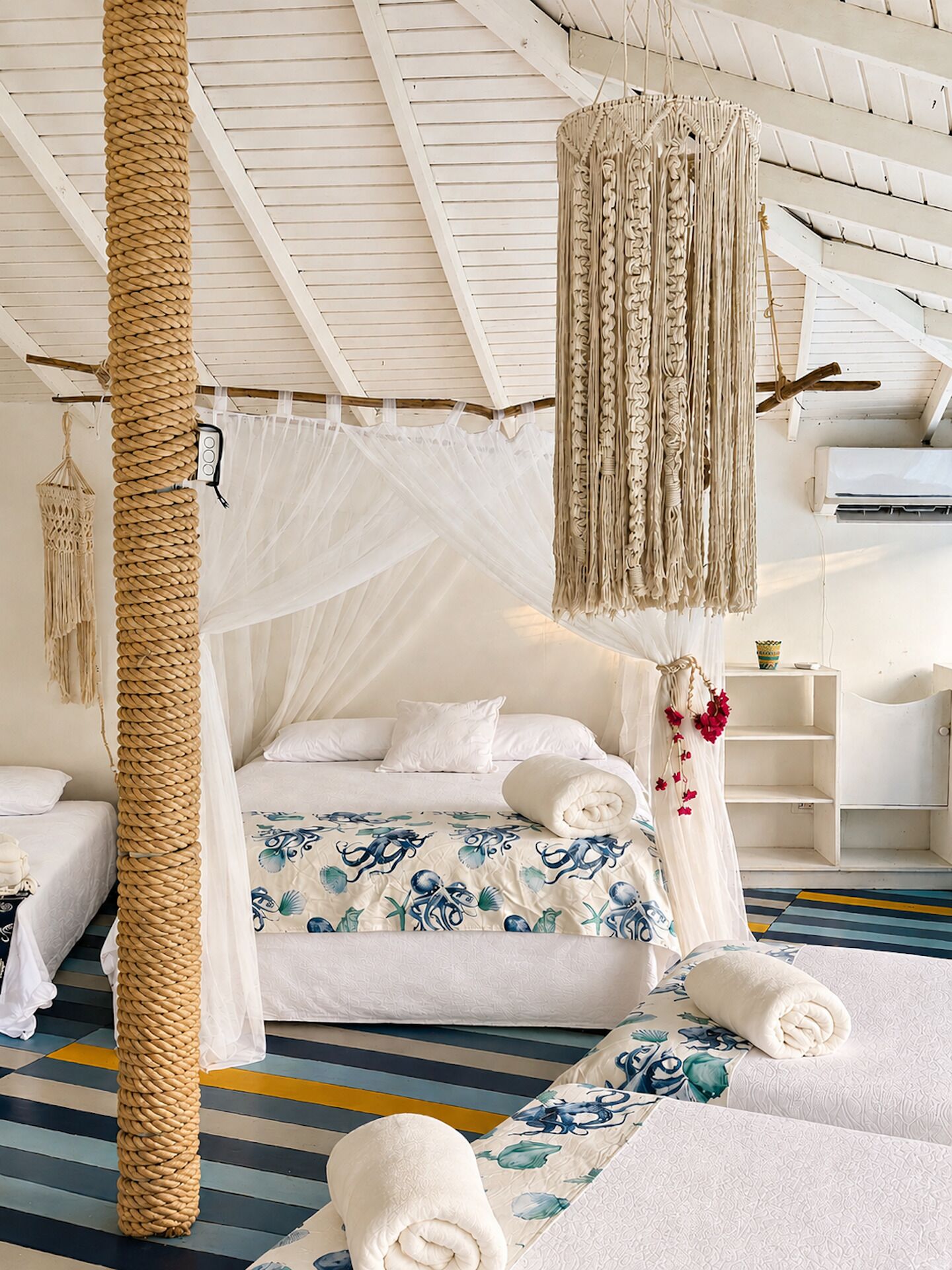 Design Cabin | Premium bedding, free WiFi, bed sheets