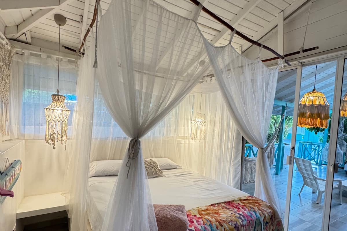 Kamar Double Basic | Seprai premium, Wi-Fi gratis, dan seprai linen