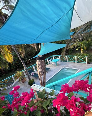 Kolam renang outdoor