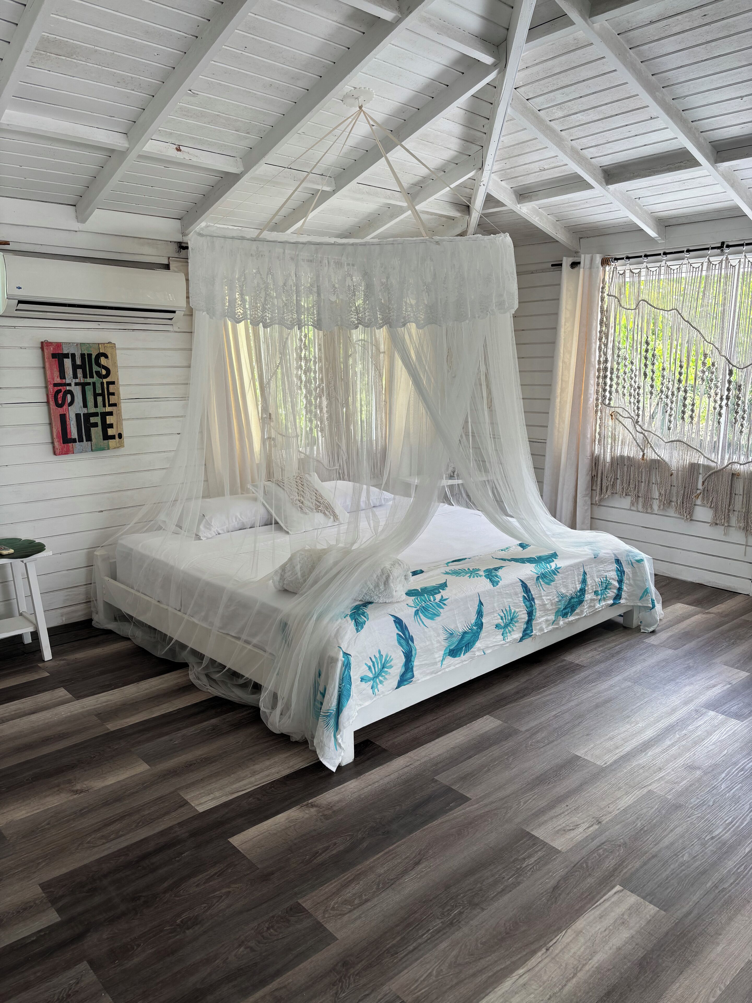 Suite, balkon, pemandangan kebun | Seprai premium, Wi-Fi gratis, dan seprai linen