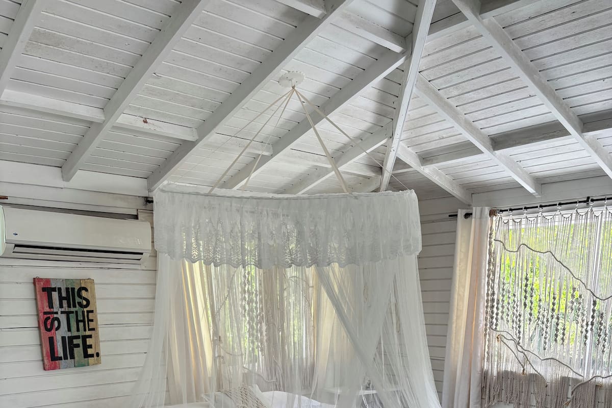 Suite, balkon, pemandangan kebun | Seprai premium, Wi-Fi gratis, dan seprai linen