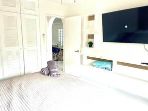 3 bedrooms, iron/ironing board, free WiFi