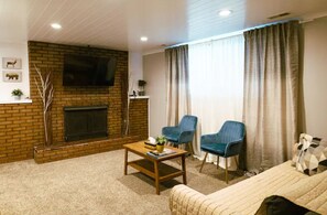 Smart TV - Two kitchens, patio, fenced backyard, and playground. (Salt Lake City)