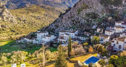 Awesome home in Montejaque with WiFi