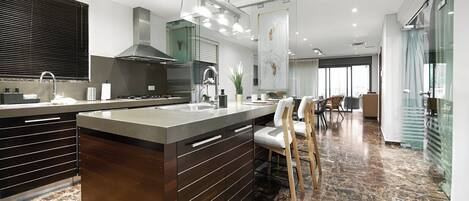 Kühlschrank, Mikrowelle, Ofen, Geschirrspüler