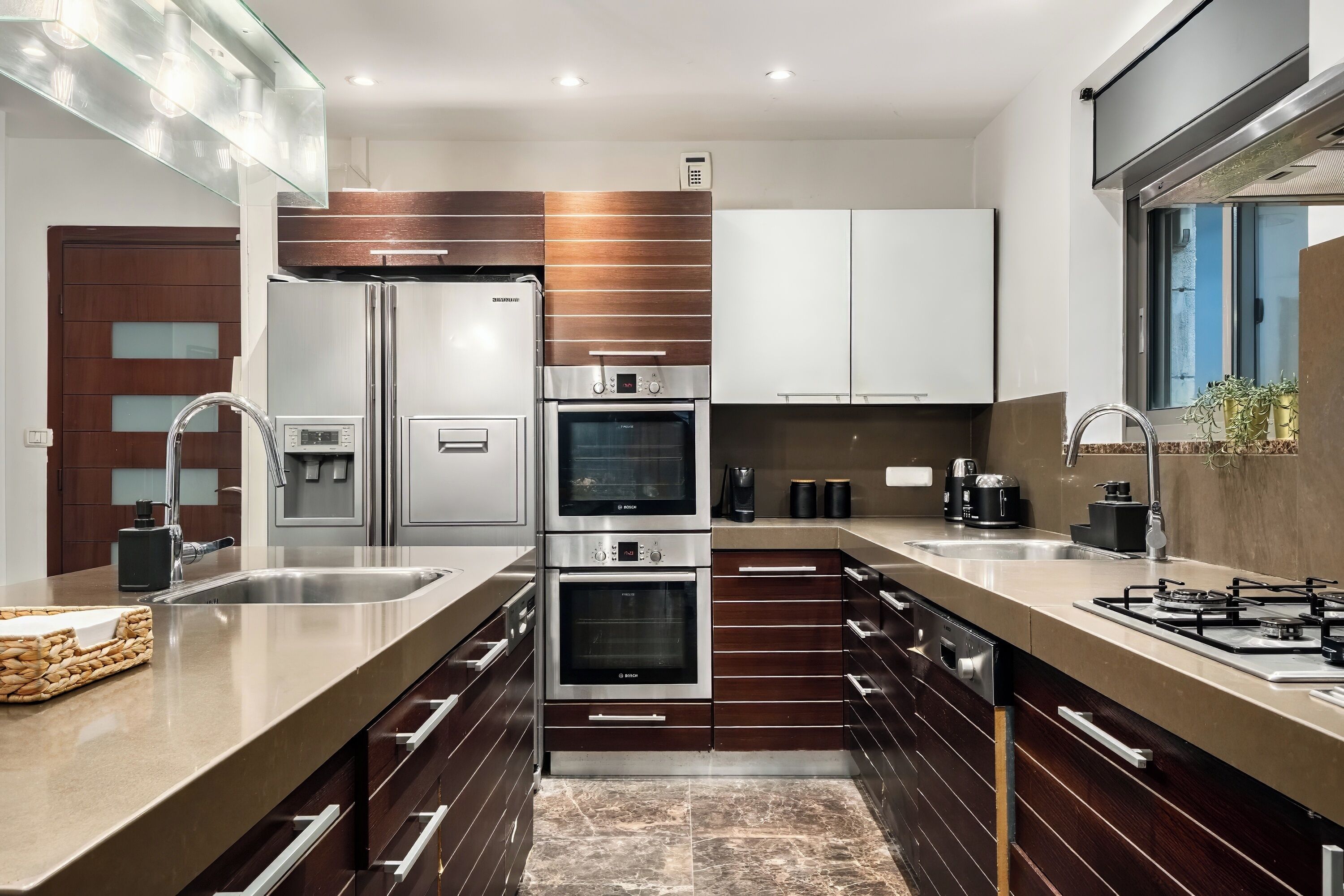 Kühlschrank, Mikrowelle, Ofen, Geschirrspüler