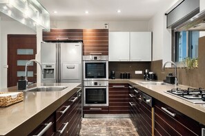 Kühlschrank, Mikrowelle, Ofen, Geschirrspüler