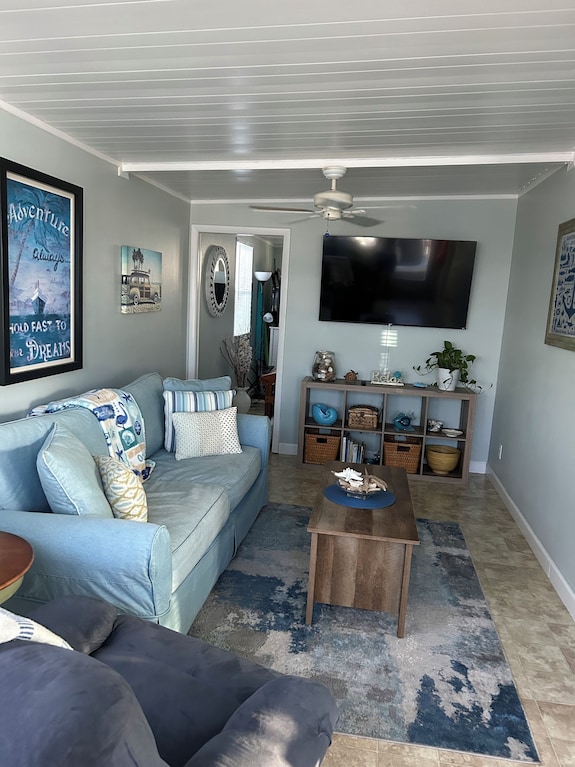 Charming Beach Cottage In Windmill Village Located On Hutchinson Island. - Jensen Beach, FL