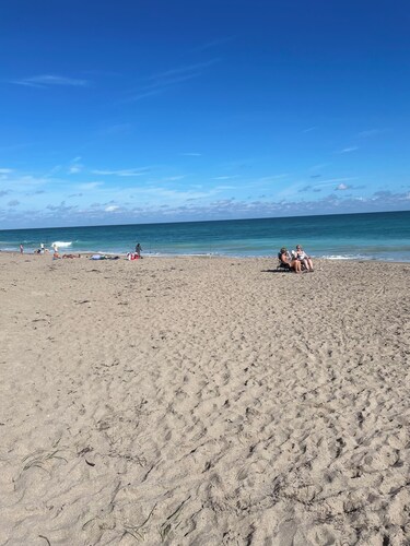 Charming Beach Cottage in Windmill Village located on Hutchinson Island.   