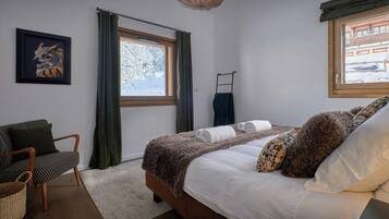 4 habitaciones, tabla de planchar con plancha, wifi y ropa de cama