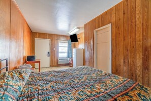 Chambre, 1 grand lit, non-fumeurs | Wi-Fi gratuit, draps fournis