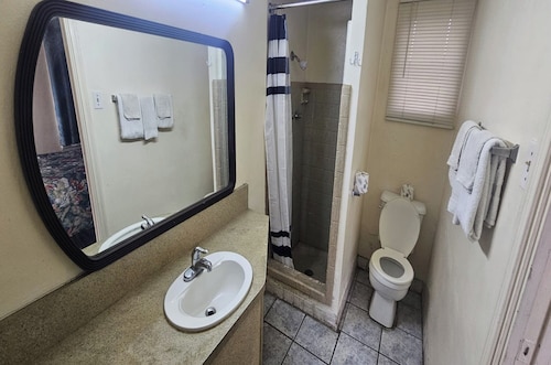 Gulfway Motel By OYO Near Airport I 37