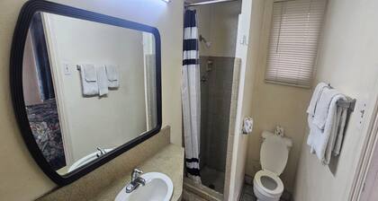 Gulfway Motel By OYO Near Airport I 37