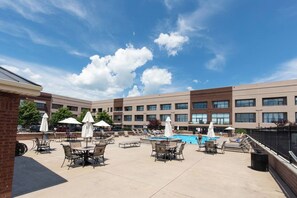 Lämmitetty uima-allas