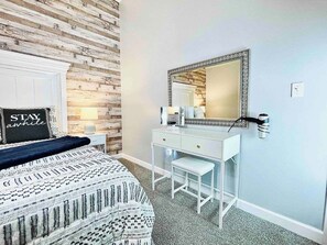 2 habitaciones, escritorio, tabla de planchar con plancha y wifi