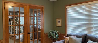 Spacious 4-bedroom house in De Pere with WiFi, AC. 3-4 miles from Lambeau Field