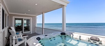 Waterfront Estate w/360 views, Hot Tub, Sleeps 12!