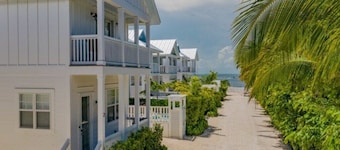 Villa with private plunge pool, boat dock, & amazing sunsets in Islamorada Fl