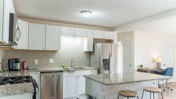 Micro-ondas, fogão, cooktop, lava-louças
