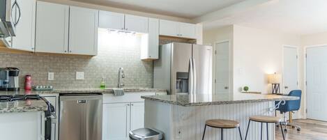 Mikrowelle, Ofen, Herdplatte, Geschirrspüler