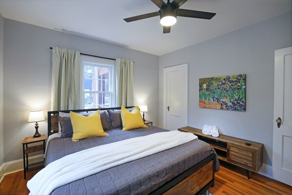 2 bedrooms, desk, iron/ironing board, WiFi