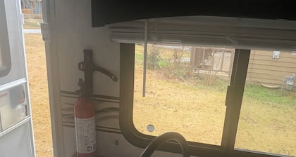 Cozy 2-bedroom RV with WiFi and AC in peaceful Jonesboro