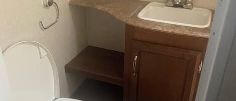 Handtücher, Seife, Shampoo, Toilettenpapier