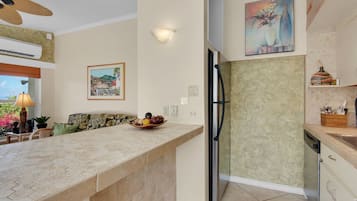 Fridge, microwave, stovetop, dishwasher