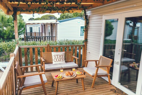 Dreamy Lodge - Beach 100m away, bungalow ideal for families - 4* campsite