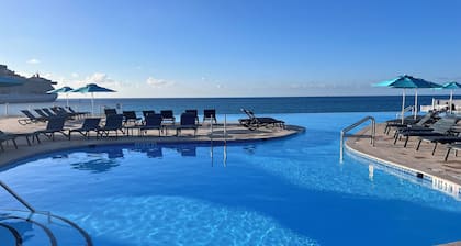 Oceanview 2 bed, 2 bath, steps away from clubhouse, beach and pool.