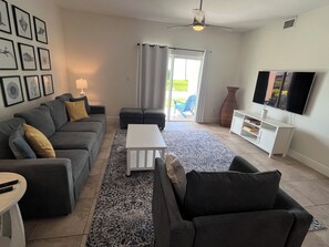 Smart TV - Oceanview 2 bed, 2 bath, steps away from clubhouse, beach and pool. (Bailey Town)