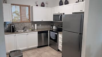 Frigorífic, microones, forn i placa de cuina